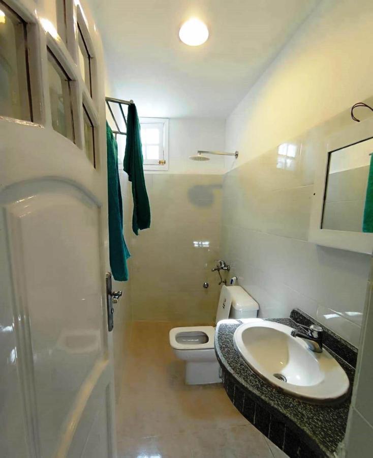 Nefertarie Guest House ลักซอร์ ภายนอก รูปภาพ
