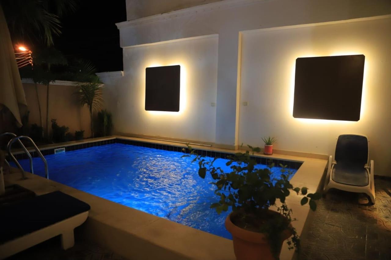 Nefertarie Guest House ลักซอร์ ภายนอก รูปภาพ